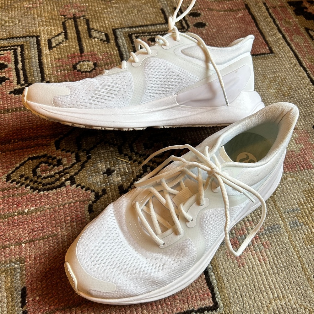 🤍🤍 Lululemon White Blissfeel Running shoe- 9